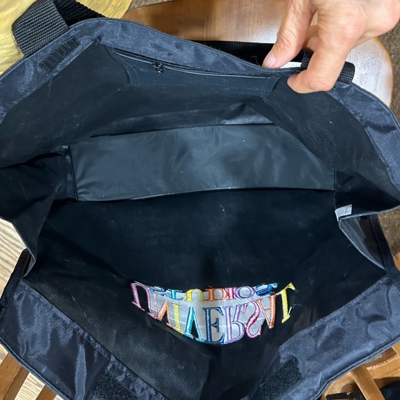 NWOT Beautiful and functional Large Universal Studios Tote Bag - Picture 4 of 5